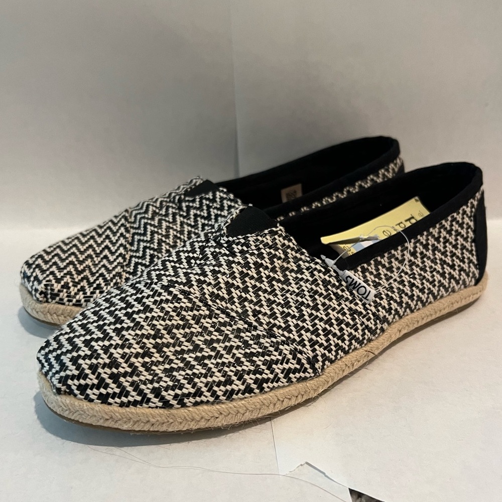 Brand new, never worn Tom’s Espadrilles slip on shoes in size Women’s 9.5